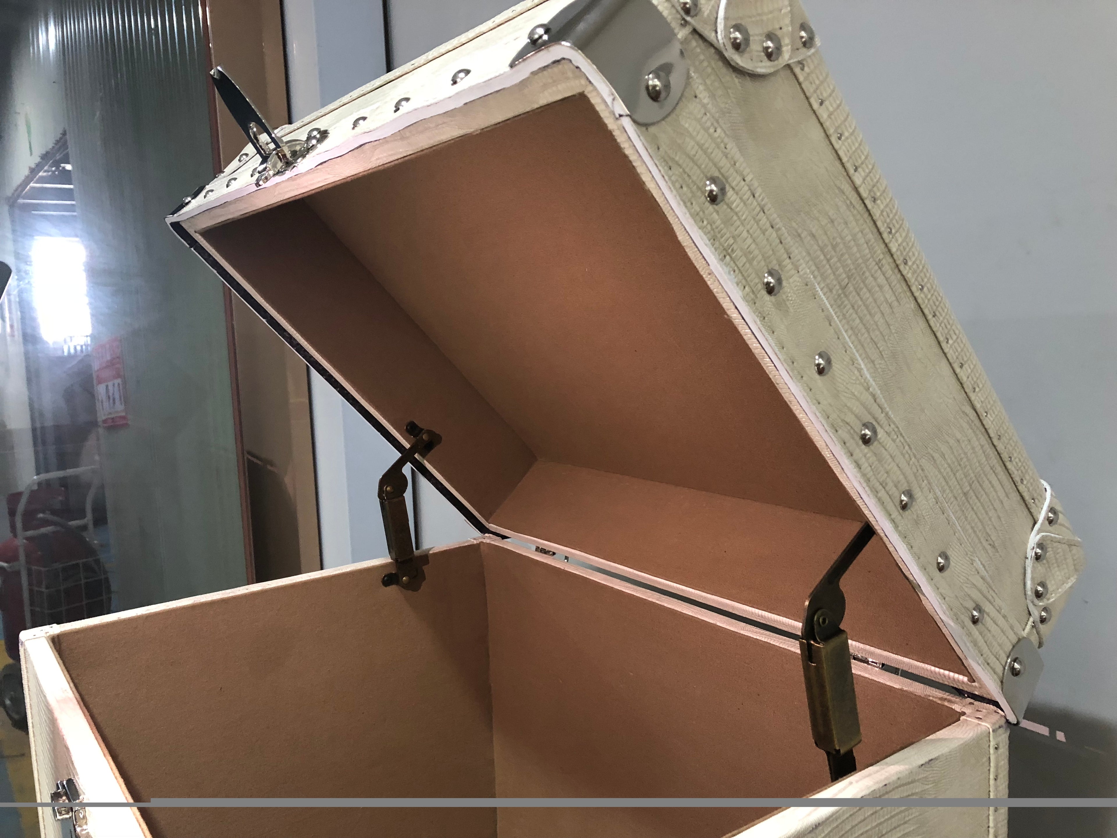 JHF192 Spring Lid Stay Hinge | Soft-Close Lid Support for Trunks & Cases